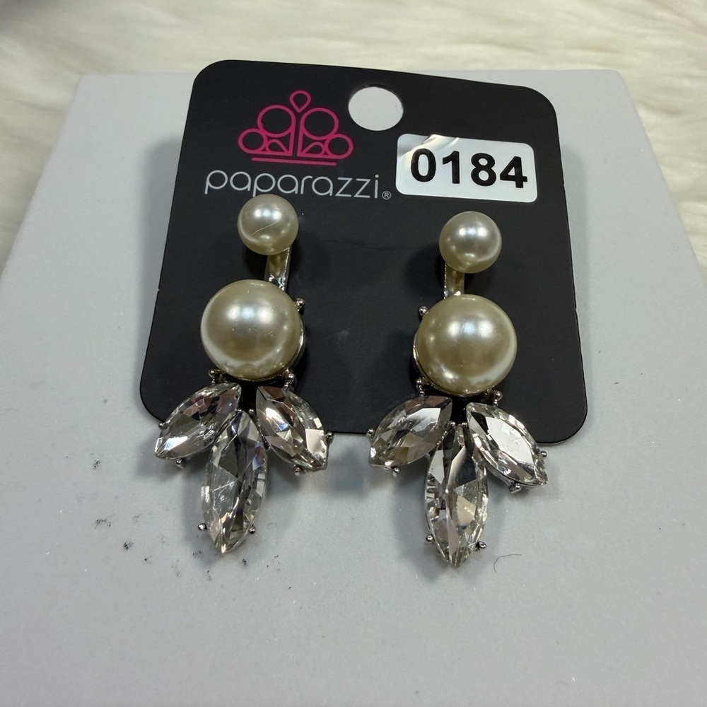 🩷5/$10 Paparazzi Silver and Pearl Earrings